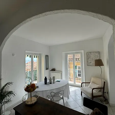 The Seaside Serenity - Calm & Charming Bay View Flat - Heart Of Appartamento